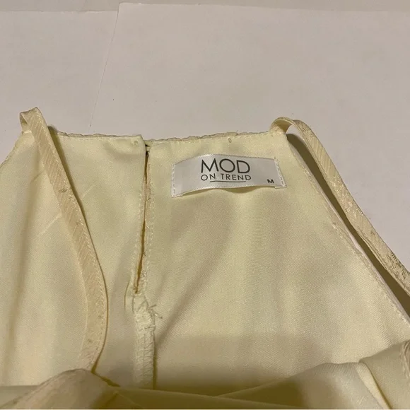 MOD On Trend cream top size medium - Picture 6 of 8